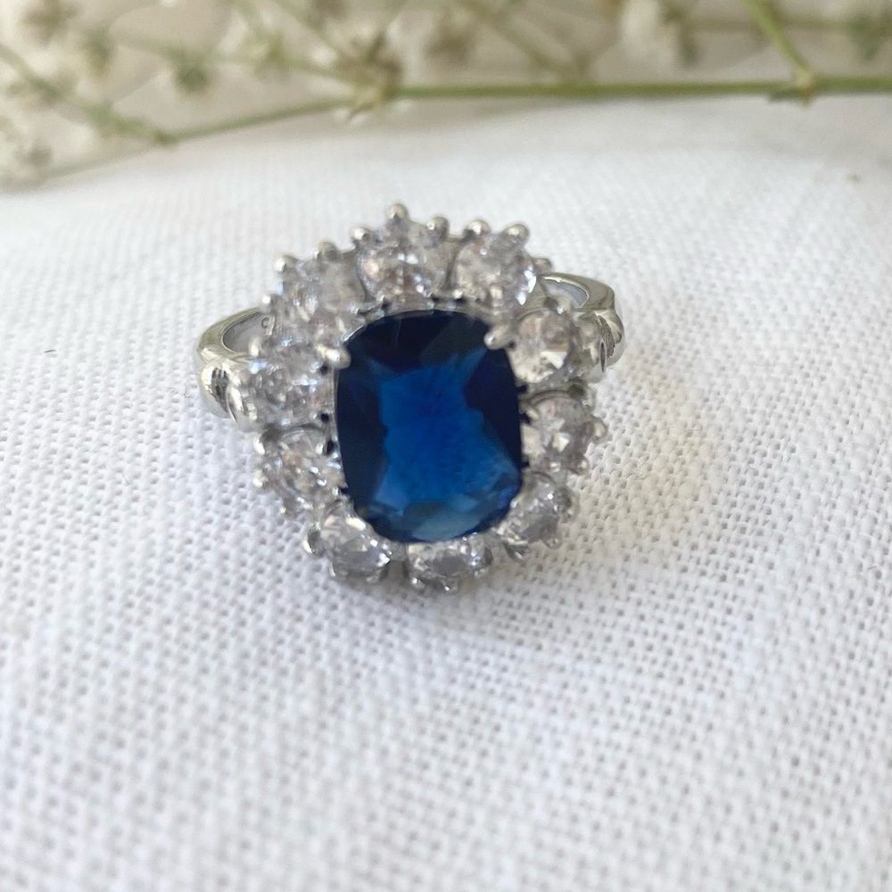 Princess Diana ring - Beautiful sapphire blue color cubic zirconia cocktail ring